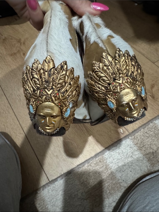 Vinci Shoes - Gold-Embellished Cowhide Ankle Booties with Tribal Medallion vintage *price firm